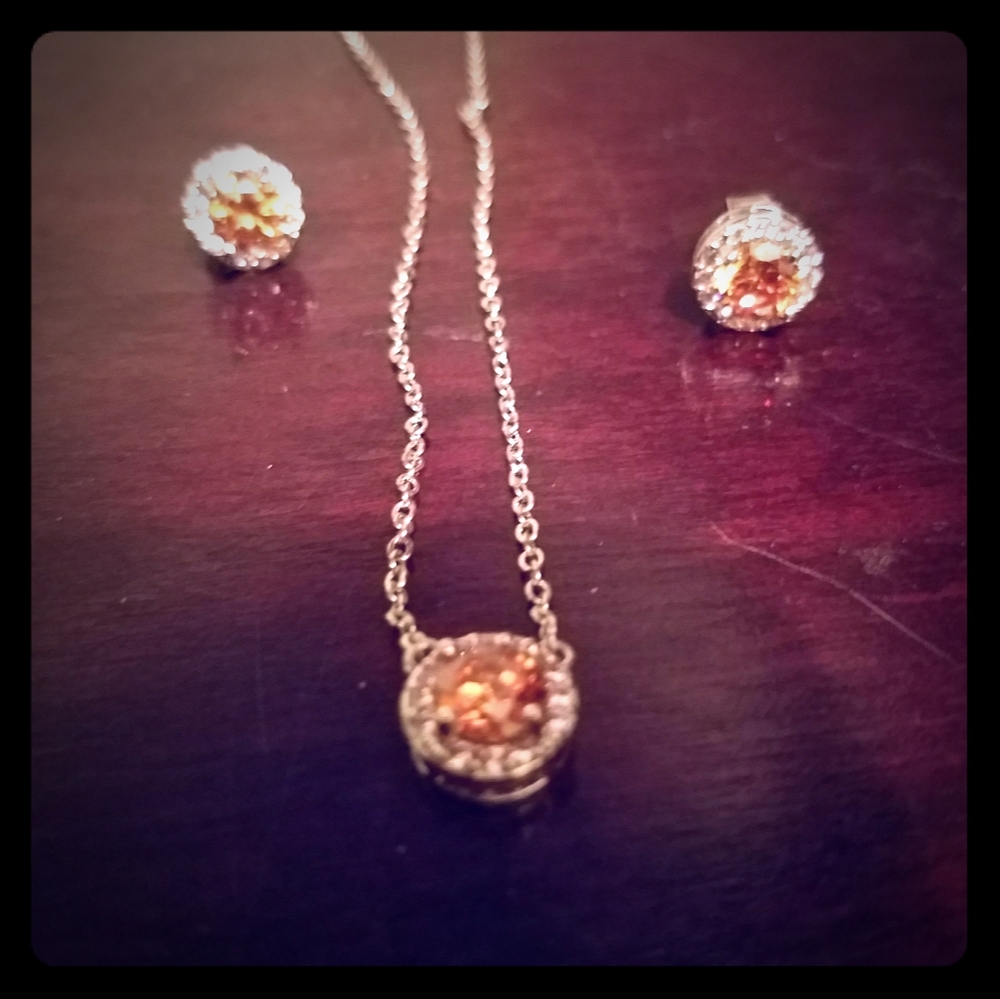 Necklace and earring set